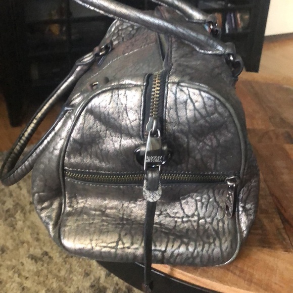 LAST CHANCE 💄 Badgley Mischka One Size Fits All Satchel with dust bag - Picture 5 of 13